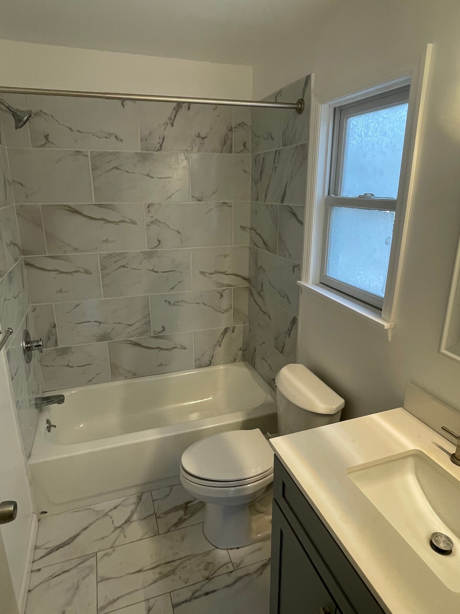 1st Floor Bathroom - 576 John St