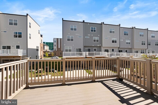 Building Photo - 128 Stowe Dr