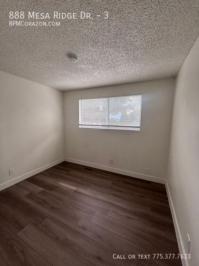 Building Photo - 888 Mesa Ridge Dr