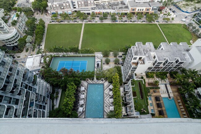 Building Photo - 121 NE 34th St