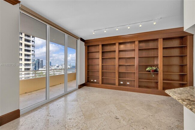Building Photo - 808 Brickell Key Dr