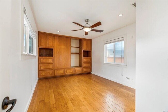 Building Photo - 4759 Hackett Ave