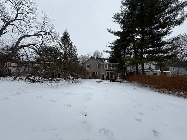 Building Photo - 92 Fairview Ave