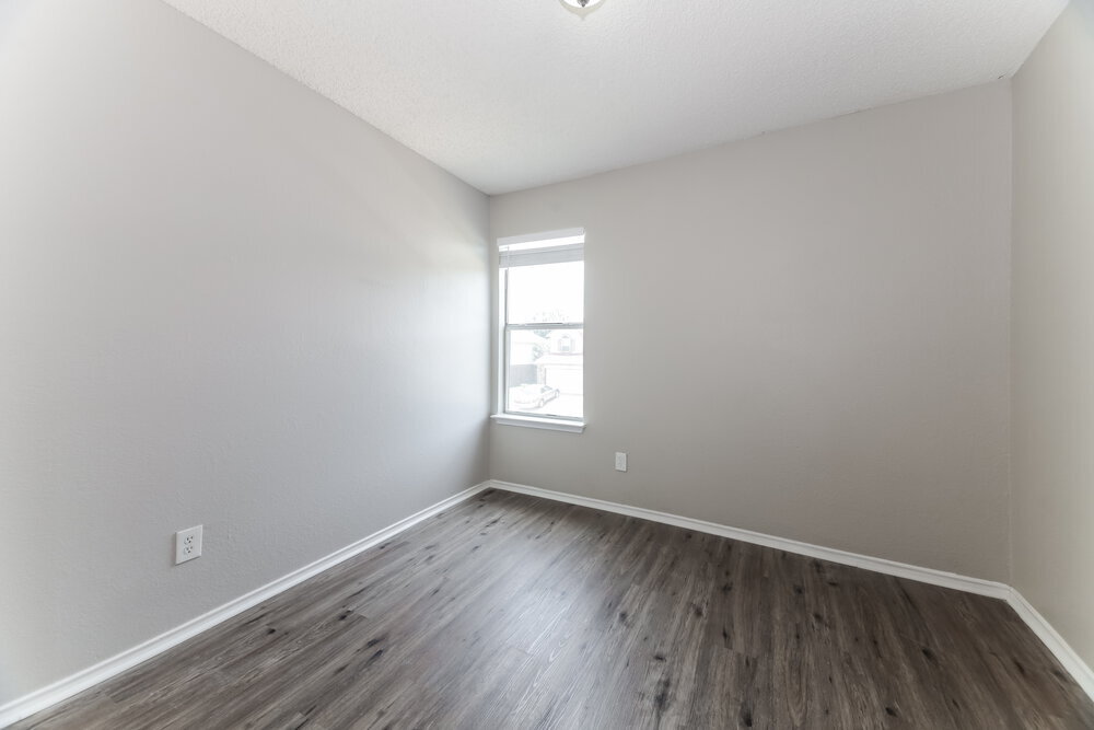 Building Photo - 5360 Waterford Dr