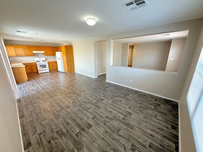 Building Photo - 5712 Viberti Ct