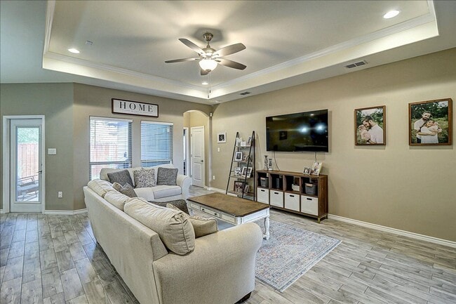 Building Photo - 5817 Bella Di Giorno Dr