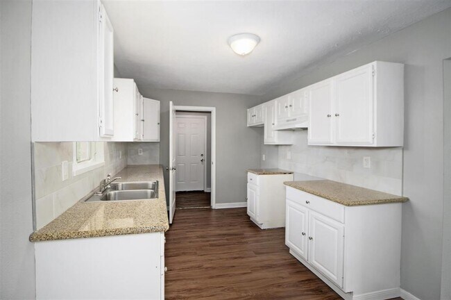 Building Photo - 7 Talisman Ct