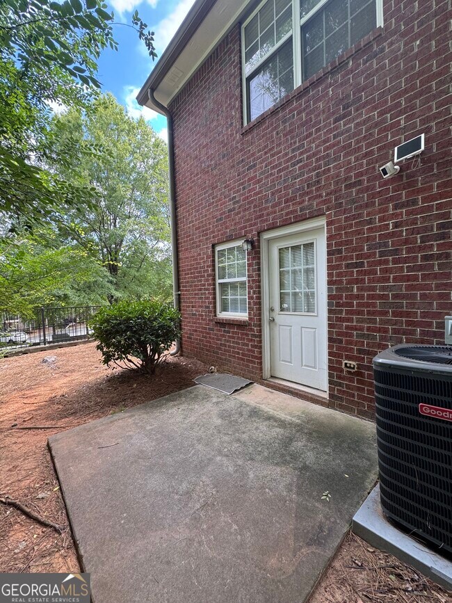 Building Photo - 460 S Barnett Shoals Rd