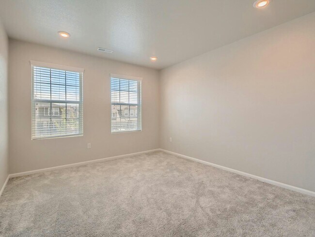 Building Photo - 9405 Quintero St