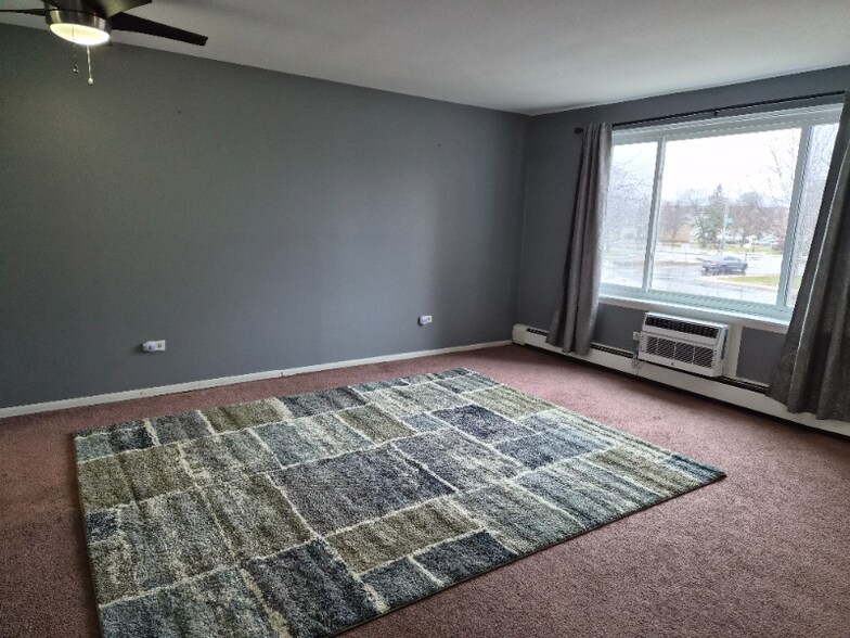 Building Photo - 1500 Robin Cir