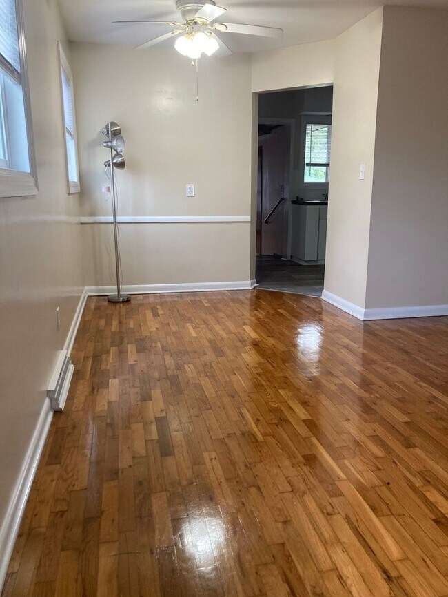 Building Photo - 2718-2720 S. Stewart