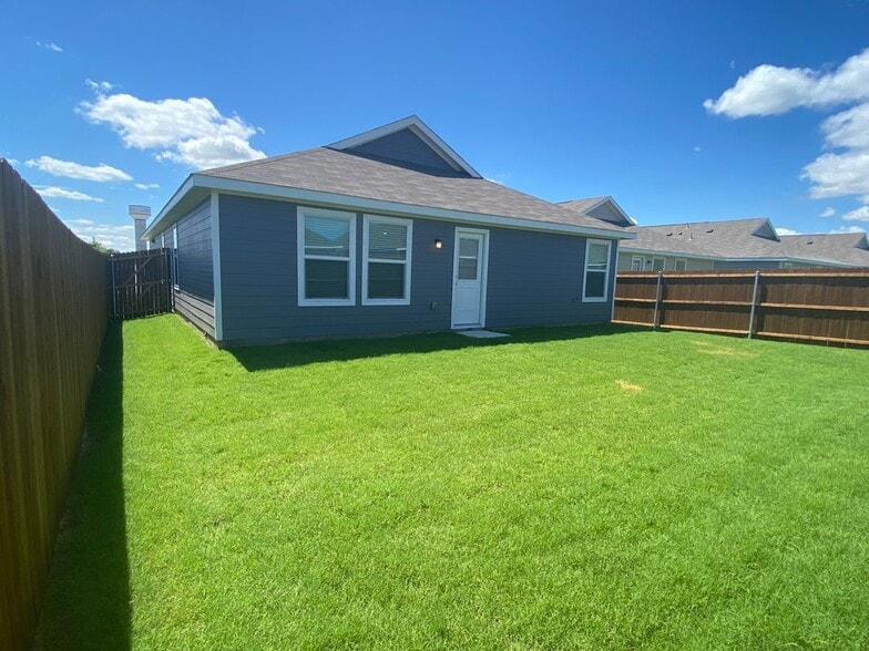 Building Photo - 5501 Lavender Dr