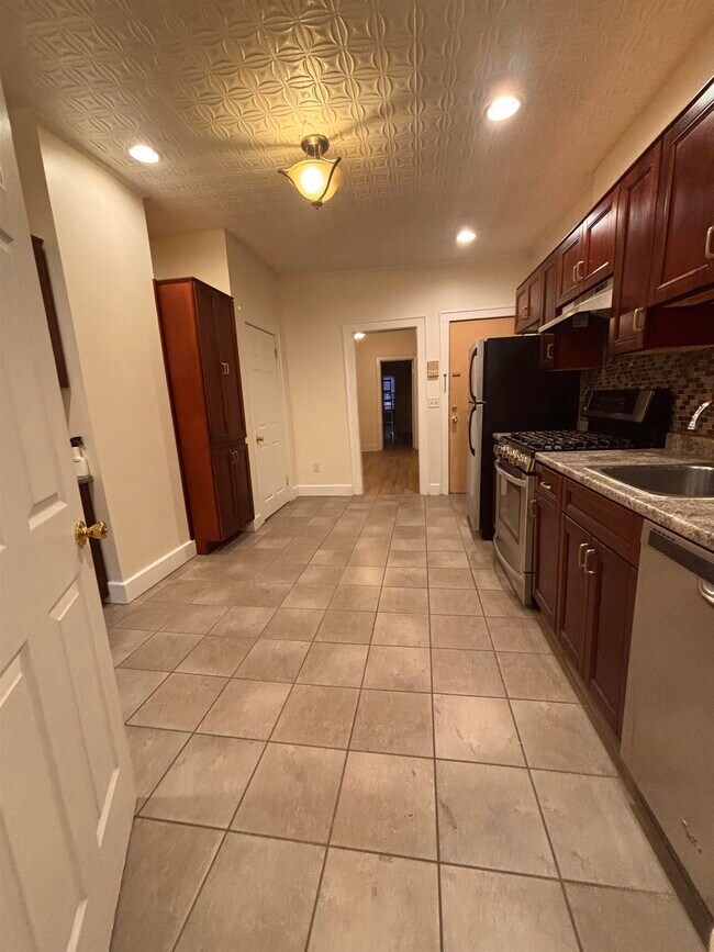 Building Photo - 333 Sip Ave