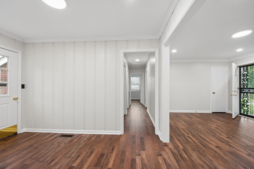 Building Photo - 3522 Hewlett Dr