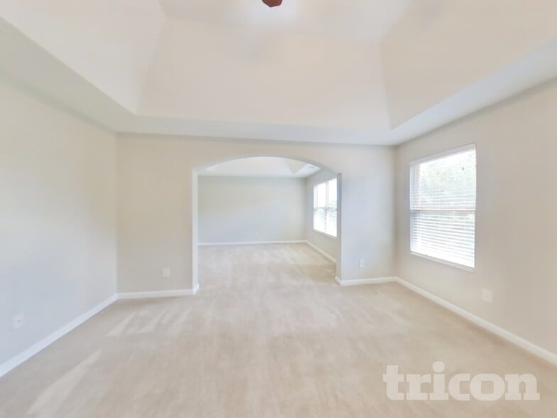Building Photo - 4370 Rainer Dr