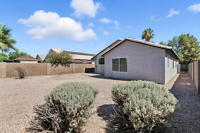 Building Photo - 1424 E Binner Dr