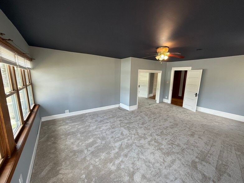 Building Photo - 612 Grove St