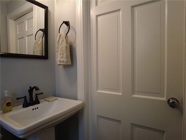 Building Photo - 80 Mauran St