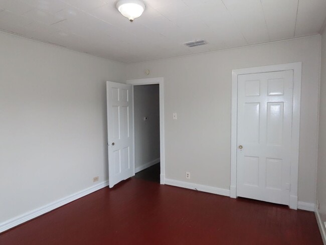 Building Photo - 1306 S Glenwood Blvd