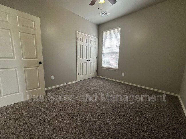 Building Photo - 1316 Garden Gate Dr