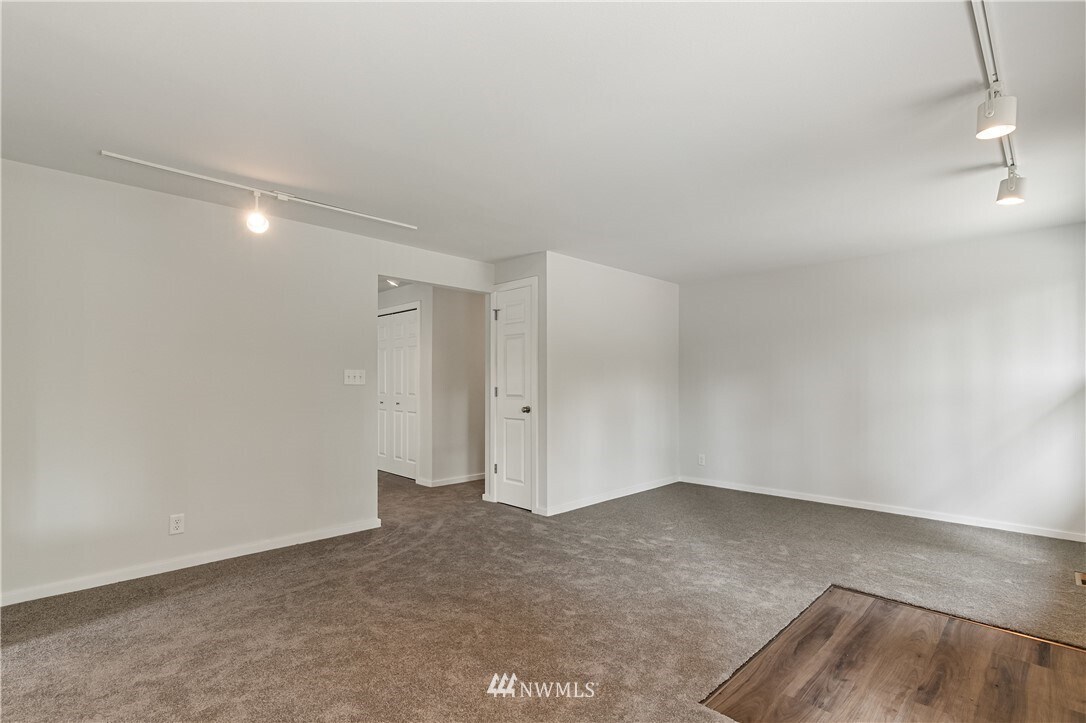 Building Photo - 1102 Yew St