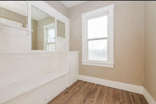Building Photo - 4244 Laurel Ave