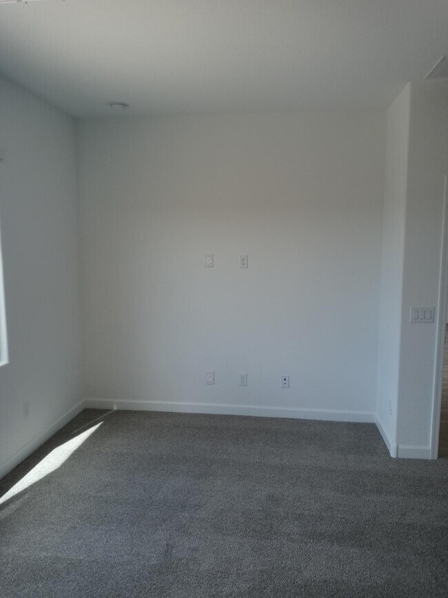 Building Photo - 440 S 202nd Ln