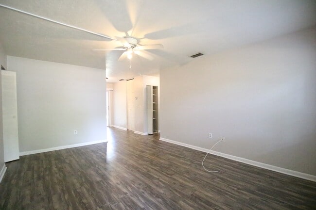 Building Photo - 615 SW 11th Ln