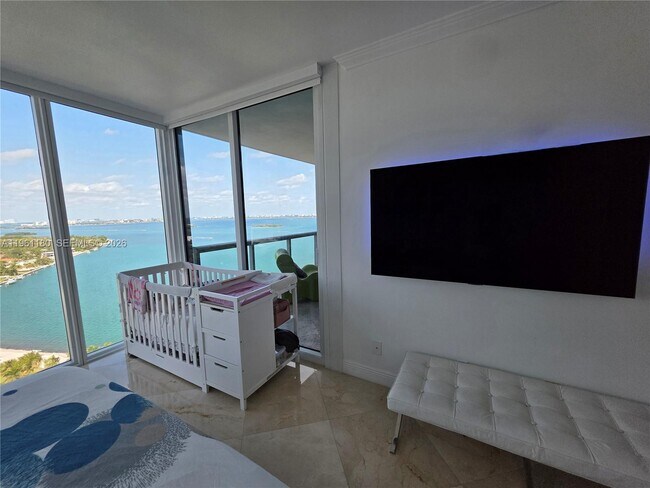 Building Photo - 601 NE 36th St