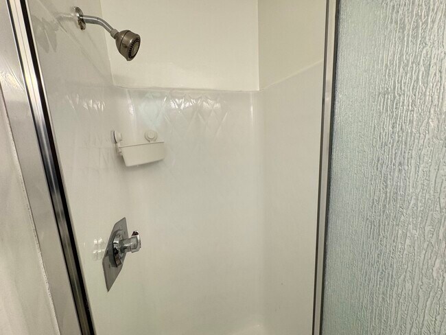 Building Photo - 11500 Rochester Ave