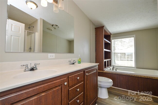 Building Photo - 711 W C J Thomas Rd