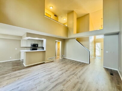 Building Photo - "Charming 2-Bed, 2-Bath Townhouse with Gleaming Hardwood Floors in Saint Anthony!"