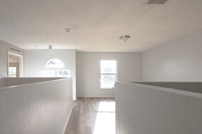 Building Photo - 1401 SW Heather St