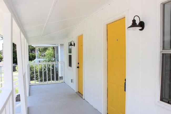 Building Photo - 2141 Poppy St
