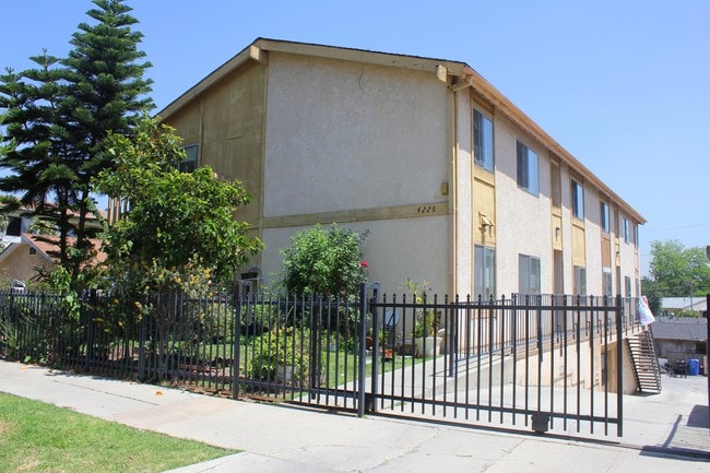 Building Photo - 4226 Stillwell Ave