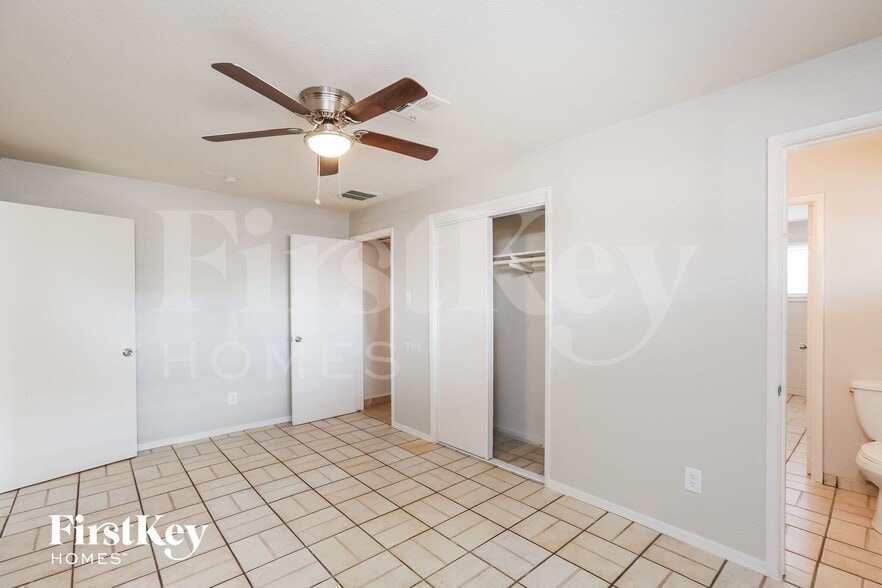 Building Photo - 3021 W Camelback Rd