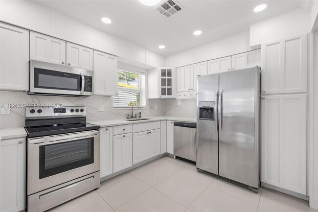 Building Photo - 1627 Moffett St