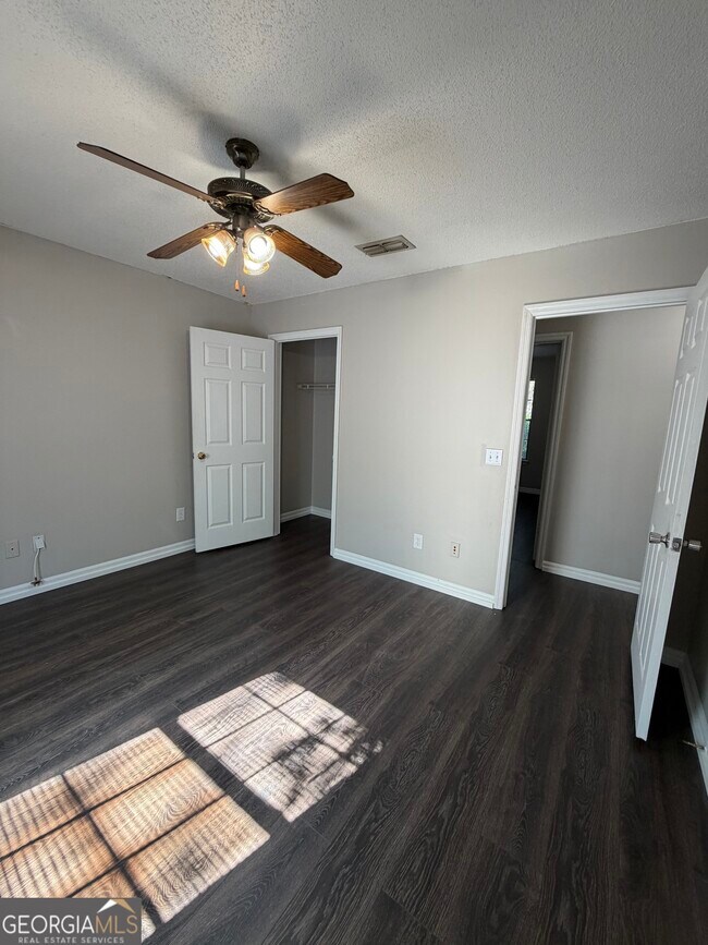 Building Photo - 73 Talbot Ct