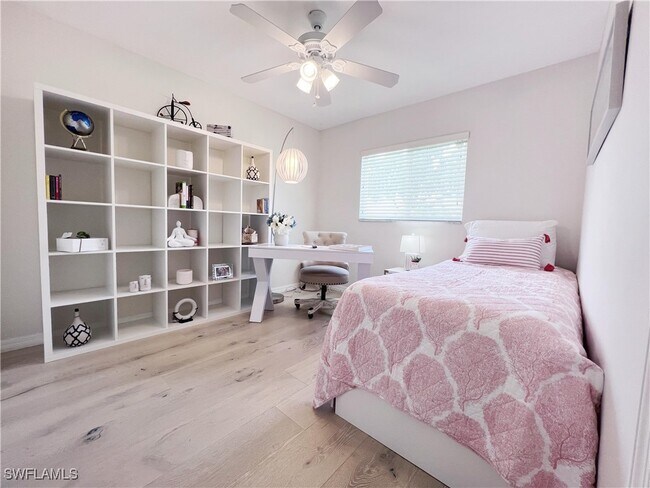 Building Photo - 137 SE 17th Terrace