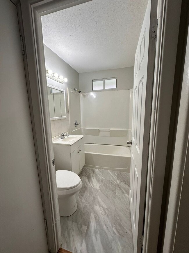 Building Photo - 4 bedrooms 1 Full bathroom. The house is very spacious living room, dining room and full kitchen ...