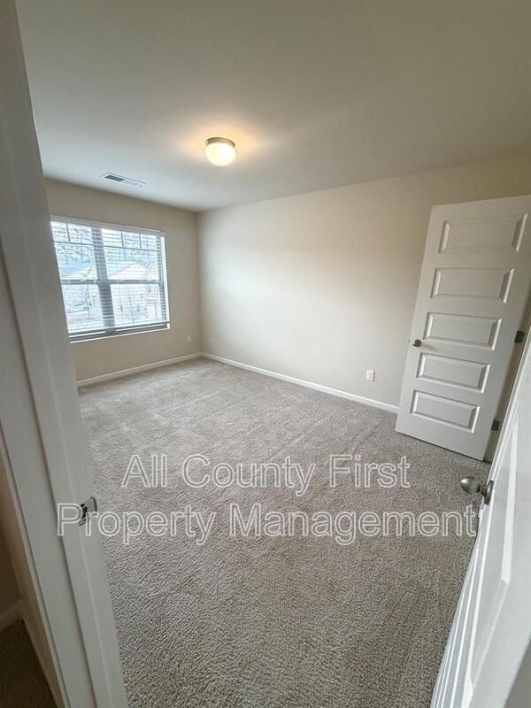 Building Photo - 3263 Highgrove Ln