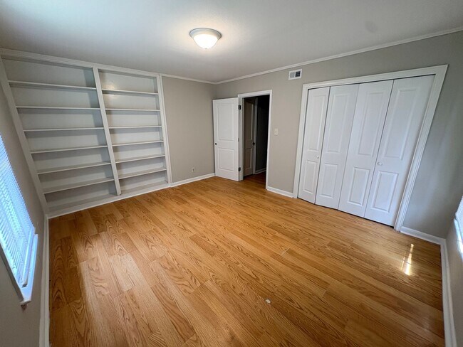 Building Photo - 2406 2nd Ave