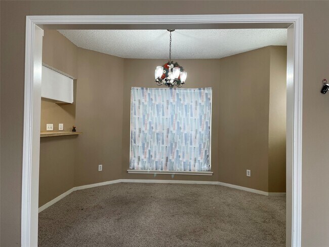 Building Photo - 10130 Waterstone Dr