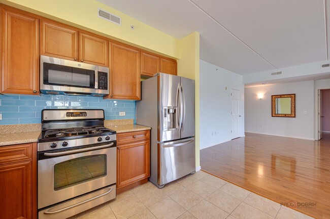 Building Photo - 799 Graceland Ave