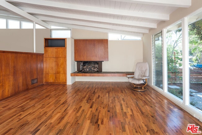 Building Photo - 694 San Lorenzo St