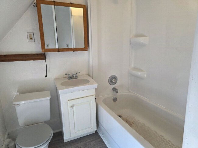 Building Photo - 204 N Fort Wayne Ave