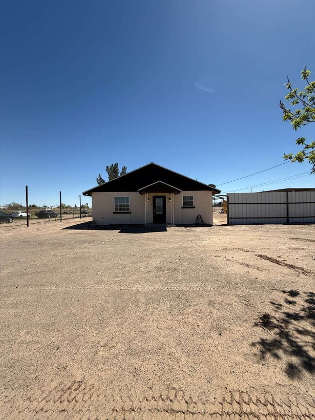 Building Photo - Cozy ranch style two-bedroom one bath home in the heart of Tornillo Texas.  Lease today!