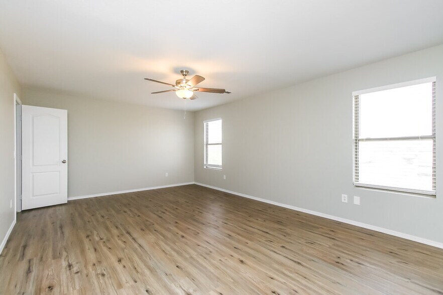 Building Photo - 3478 S Chaparral Rd