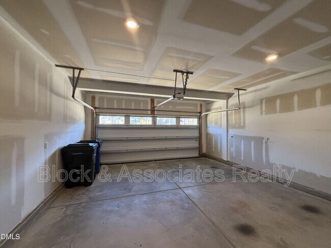 Building Photo - 2105 Goudy Dr