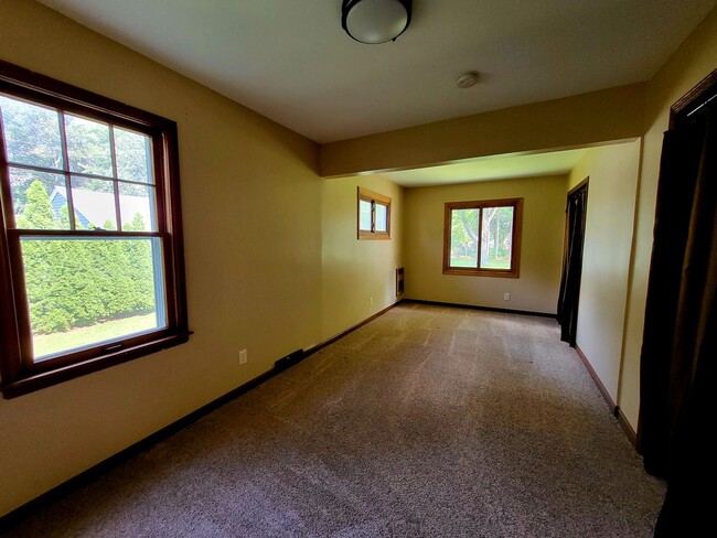 Building Photo - Mounds view schools 3 bedroom! Huge yard, ...